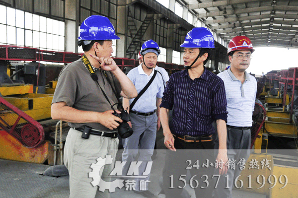 河南格子球磨機廠(chǎng)家春節提前送溫暖